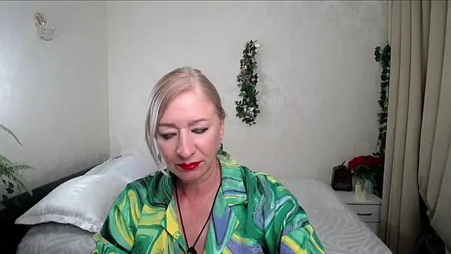 Snapshot of hunters_woman chatting on 07-07-26, 01:37 hunters woman online show from 07-07-26, 01:37