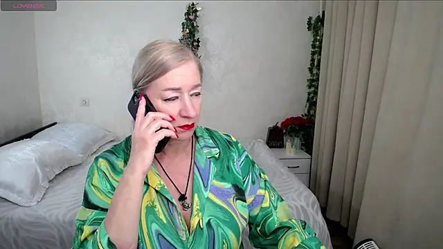 Snapshot of hunters_woman chatting on 07-12-26, 04:09 hunters woman online show from 07-12-26, 04:09