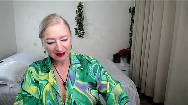 Snapshot of hunters_woman chatting on 07-17-26, 03:13 hunters woman online show from 07-17-26, 03:13