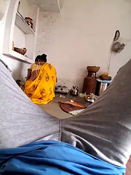 Snapshot of RAYI_Queen_3 chatting on 10-26-25, 03:34 RAYI Queen 3 online show from 10-26-25, 03:34