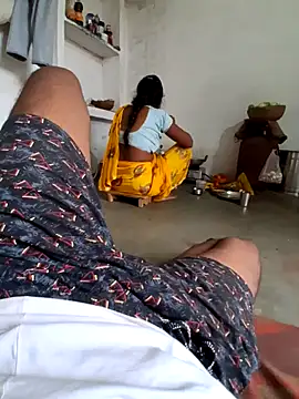 Snapshot of RAYI_Queen_3 chatting on 10-28-25, 03:10 RAYI Queen 3 online show from 10-28-25, 03:10