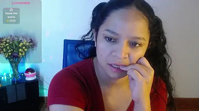 Snapshot of Sara_cute92 chatting on 10-22-25, 08:30 Sara cute92 online show from 10-22-25, 08:30