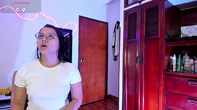 Snapshot of Dilan_and_Mia chatting on 09-12-25, 01:00 Dilan and Mia online show from 09-12-25, 01:00