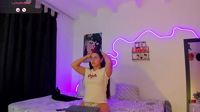 Snapshot of Dilan_and_Mia chatting on 09-20-25, 12:00 Dilan and Mia online show from 09-20-25, 12:00