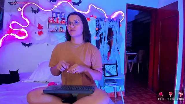 Snapshot of Dilan_and_Mia chatting on 10-13-25, 08:14 Dilan and Mia online show from 10-13-25, 08:14