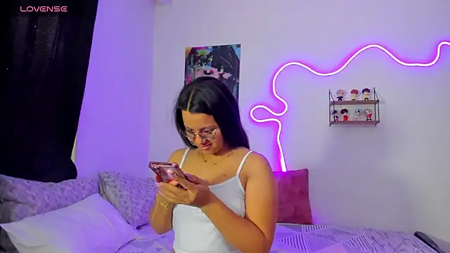 Dilan and Mia online show from 01-06-26, 02:54