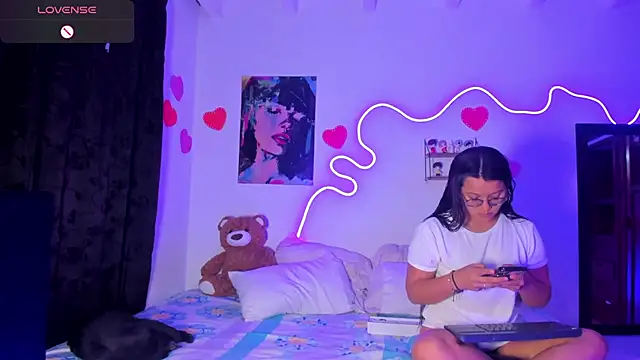 Dilan and Mia online show from 04-05-26, 06:16