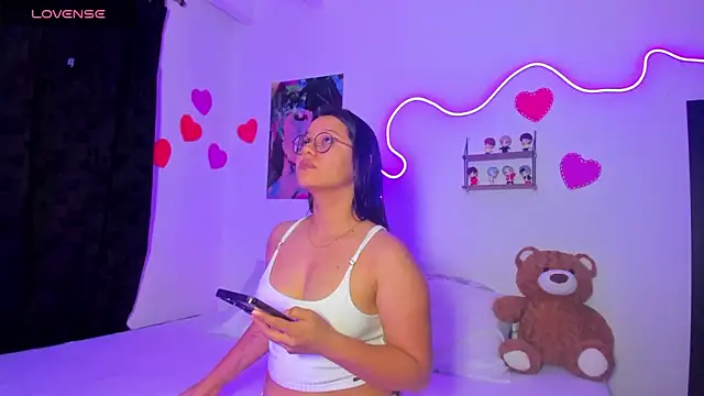 Dilan and Mia online show from 04-18-26, 03:05