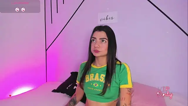 Snapshot of MiahCornell_ chatting on 02-04-26, 08:03 MiahCornell online show from 02-04-26, 08:03