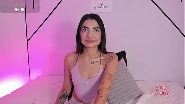 Snapshot of MiahCornell_ chatting on 02-10-26, 07:40 MiahCornell online show from 02-10-26, 07:40