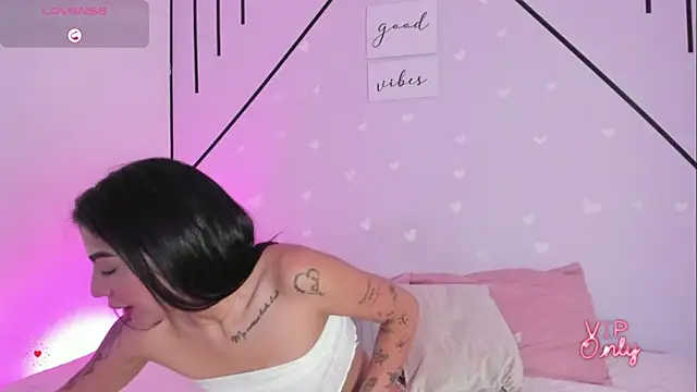 Snapshot of MiahCornell_ chatting on 02-12-26, 07:31 MiahCornell online show from 02-12-26, 07:31