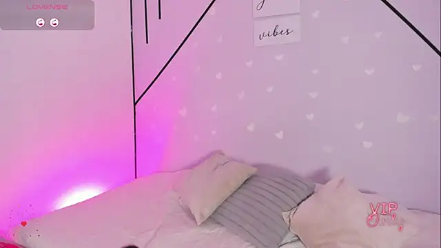 Snapshot of MiahCornell_ chatting on 02-13-26, 10:39 MiahCornell online show from 02-13-26, 10:39