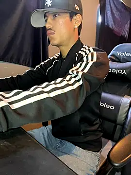 Snapshot of Osmarcito21 chatting on 10-16-25, 05:03 Osmarcito21 online show from 10-16-25, 05:03