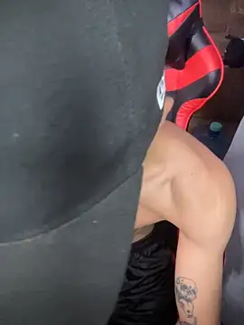 Snapshot of Osmarcito21 chatting on 11-11-25, 05:02 Osmarcito21 online show from 11-11-25, 05:02