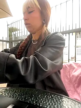 Sallem Pink online show from 11-24-25, 11:10