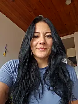 Snapshot of karla_valk1 chatting on 04-21-26, 06:44 karla valk1 online show from 04-21-26, 06:44