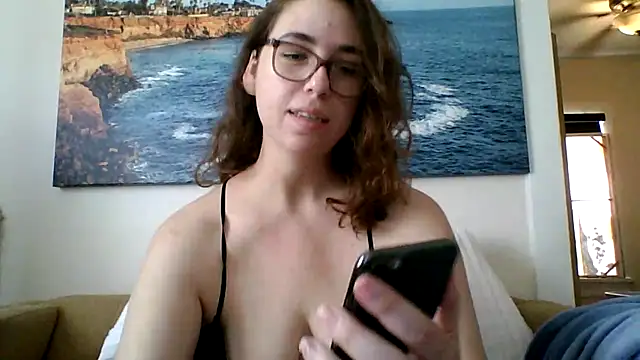 Snapshot of sweetsocalgirl chatting on 05-16-26, 09:57 sweetsocalgirl online show from 05-16-26, 09:57