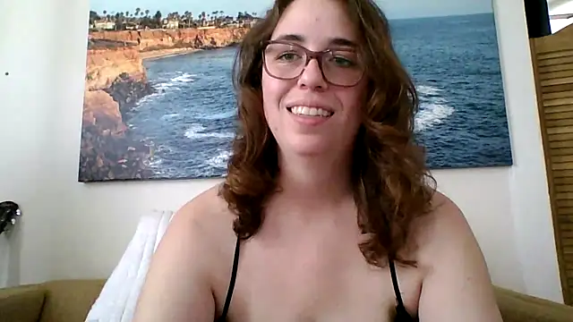 Snapshot of sweetsocalgirl chatting on 05-19-26, 12:05 sweetsocalgirl online show from 05-19-26, 12:05