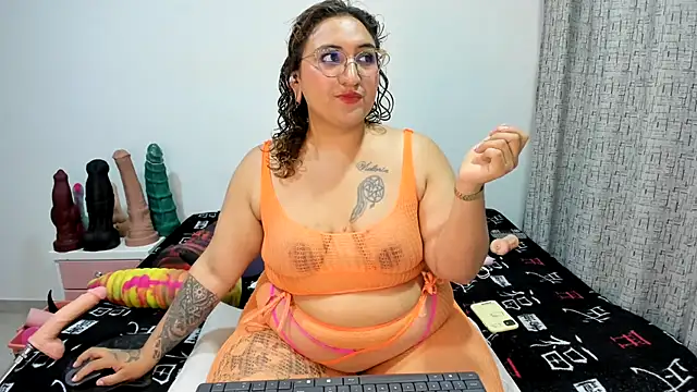 Snapshot of charlloteevans_X chatting on 06-10-26, 02:16 charlloteevans X online show from 06-10-26, 02:16