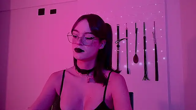 Snapshot of nina_kink chatting on 05-30-26, 11:35 nina kink online show from 05-30-26, 11:35