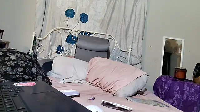 g0lden are0las89 online show from 03-18-26, 10:29