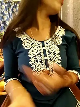 Snapshot of priya_26 chatting on 05-03-26, 10:32 priya 26 online show from 05-03-26, 10:32
