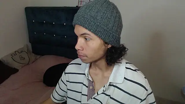 Xoxo Smiles online show from 10-28-25, 03:58