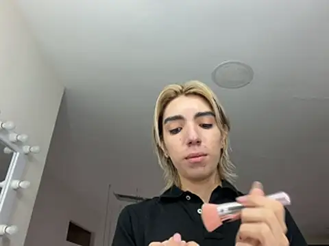 Snapshot of Noah_Bells chatting on 05-12-26, 01:08 Noah Bells online show from 05-12-26, 01:08