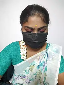 Snapshot of Tamil_Princess12 chatting on 12-02-25, 07:57 Tamil Princess12 online show from 12-02-25, 07:57