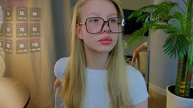 Snapshot of emilyshepar_d chatting on 09-24-25, 02:04 emilyshepar d online show from 09-24-25, 02:04