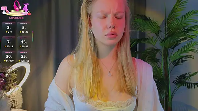 Snapshot of emilyshepar_d chatting on 09-25-25, 02:04 emilyshepar d online show from 09-25-25, 02:04