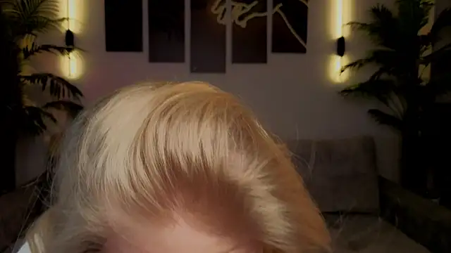 Snapshot of emilyshepar_d chatting on 10-17-25, 02:04 emilyshepar d online show from 10-17-25, 02:04