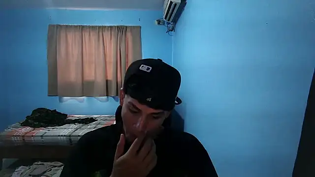 Snapshot of Jaket_lovers chatting on 09-09-25, 06:29 Jaket lovers online show from 09-09-25, 06:29