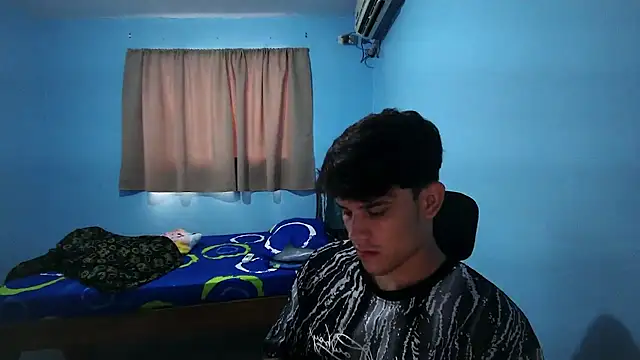 Snapshot of Jaket_lovers chatting on 09-26-25, 04:00 Jaket lovers online show from 09-26-25, 04:00