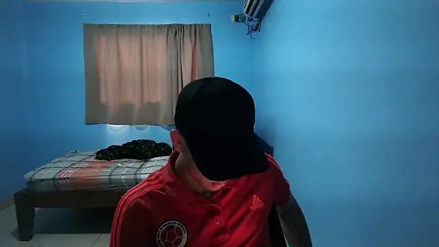 Snapshot of Jaket_lovers chatting on 10-08-25, 06:16 Jaket lovers online show from 10-08-25, 06:16