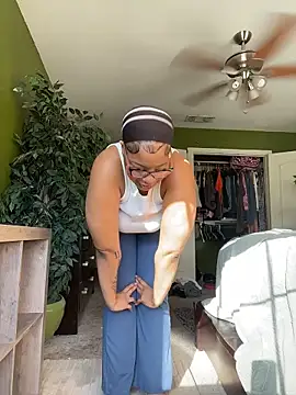 caramel  cremes online show from 11-06-25, 02:51