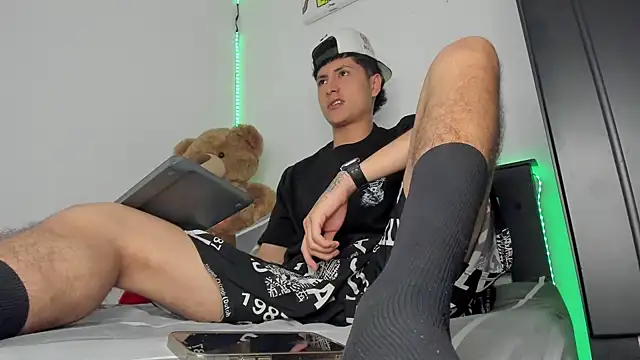 Snapshot of Mateo_Escobar chatting on 11-27-25, 04:47 Mateo Escobar online show from 11-27-25, 04:47