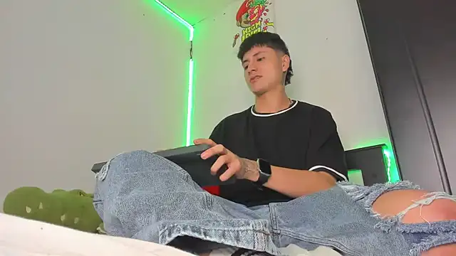 Snapshot of Mateo_Escobar chatting on 01-10-26, 03:41 Mateo Escobar online show from 01-10-26, 03:41