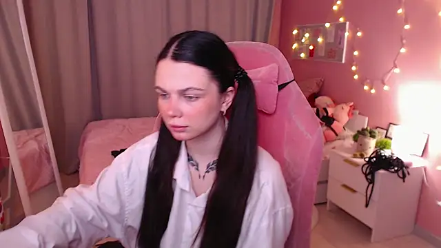 Michela Fruet online show from 12-05-25, 01:03