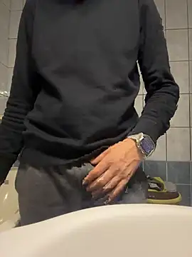 Snapshot of adiluci1 chatting on 10-04-25, 05:00 adiluci1 online show from 10-04-25, 05:00