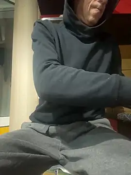 Snapshot of adiluci1 chatting on 10-20-25, 05:35 adiluci1 online show from 10-20-25, 05:35