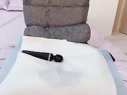 Snapshot of Tina-333 chatting on 11-11-25, 07:14 Tina-333 online show from 11-11-25, 07:14