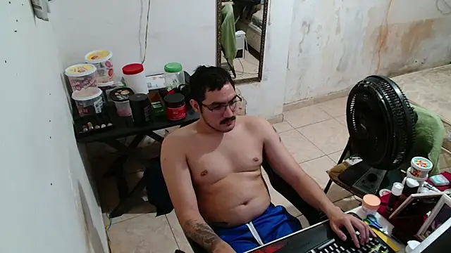 Leonino231 online show from 12-18-25, 04:18