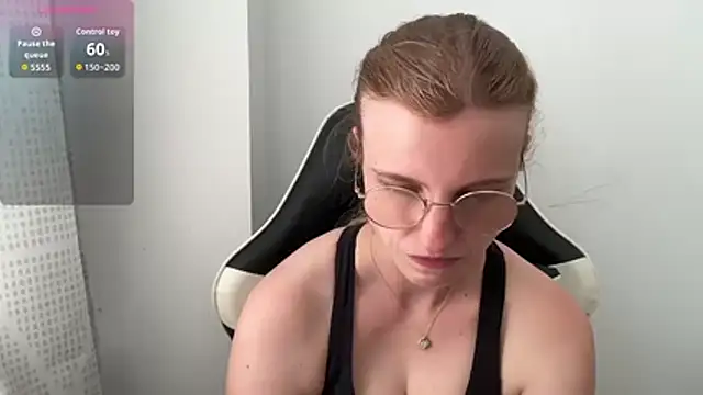 Snapshot of BustyKellyXXX chatting on 06-24-26, 01:21 BustyKellyXXX online show from 06-24-26, 01:21