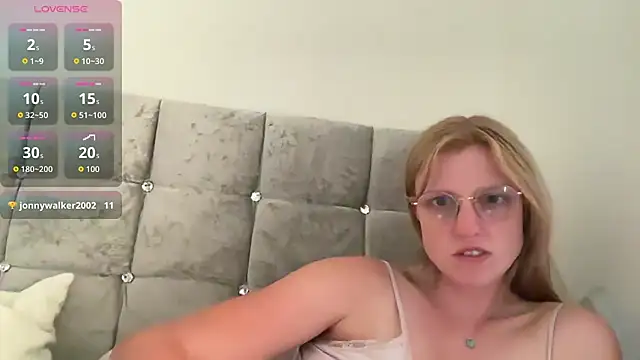 Snapshot of BustyKellyXXX chatting on 08-03-26, 07:17 BustyKellyXXX online show from 08-03-26, 07:17