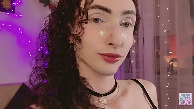 Snapshot of Queen_of_tease chatting on 06-02-26, 04:47 Queen of tease online show from 06-02-26, 04:47