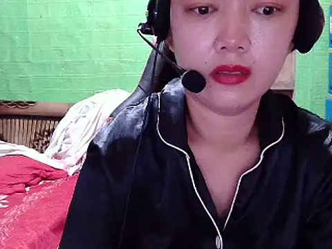 Snapshot of lucky_rona chatting on 04-18-26, 12:58 lucky rona online show from 04-18-26, 12:58