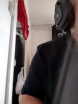 Snapshot of JuicyBigcock@xh chatting on 05-15-26, 01:29 JuicyBigcockxh online show from 05-15-26, 01:29