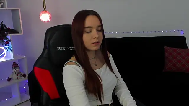 NoraHaynes online show from 12-22-25, 03:03