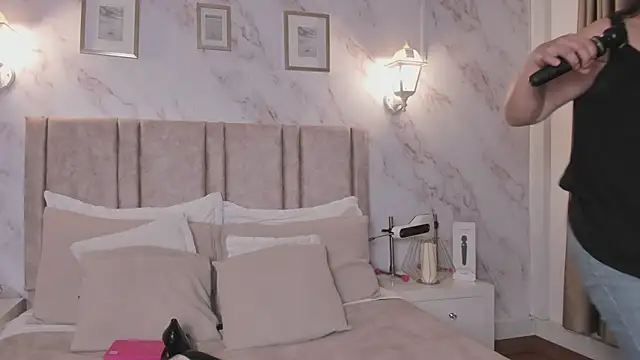 Snapshot of Paula_And chatting on 06-23-26, 10:35 Paula And online show from 06-23-26, 10:35